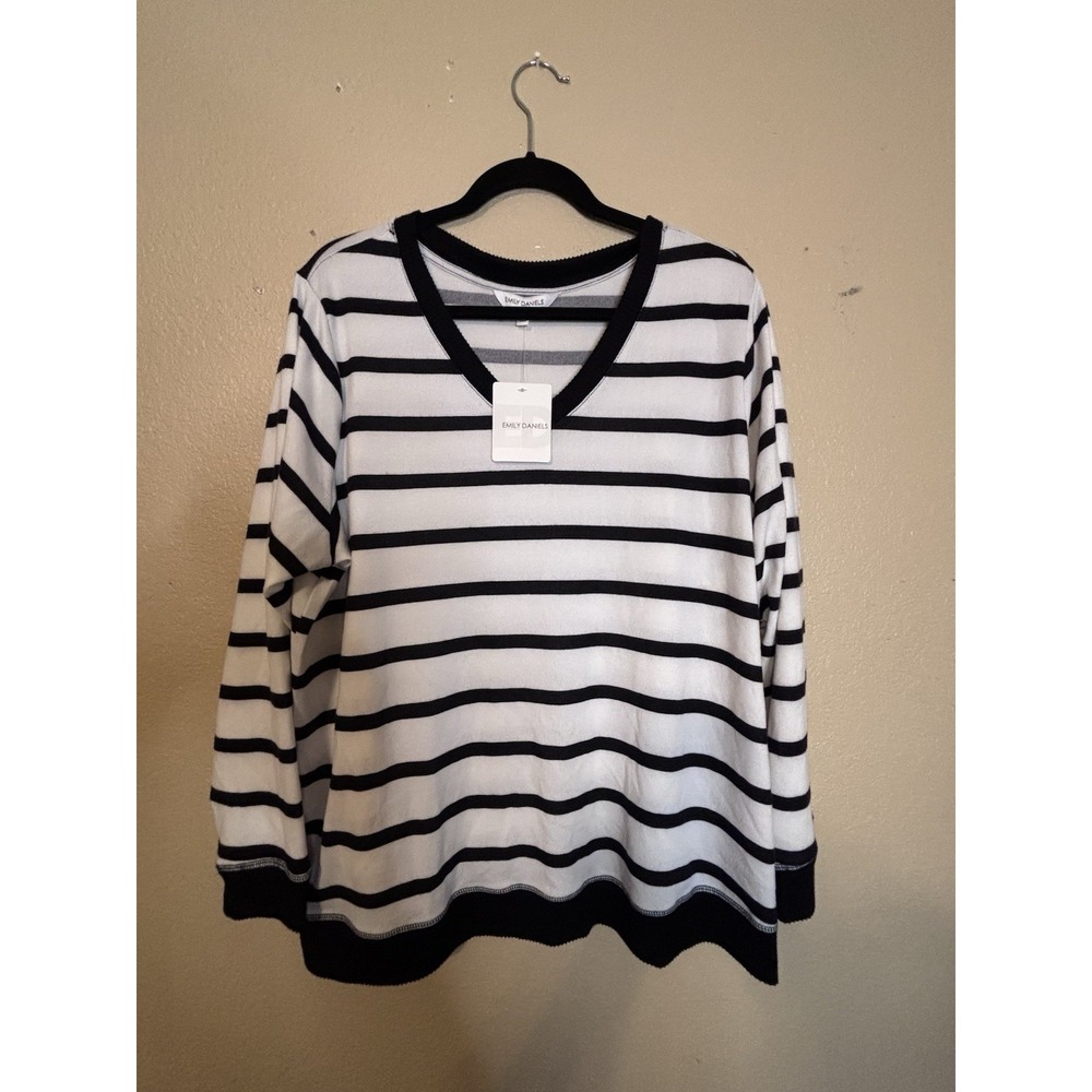 NWT Emily Daniels Black White Striped Sweater Pullover V‎ Neck Plus Size 1X